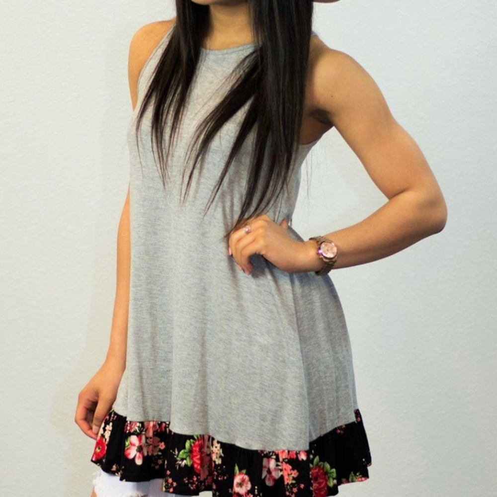Sleeveless gray dress. Keyhole back. Size small.